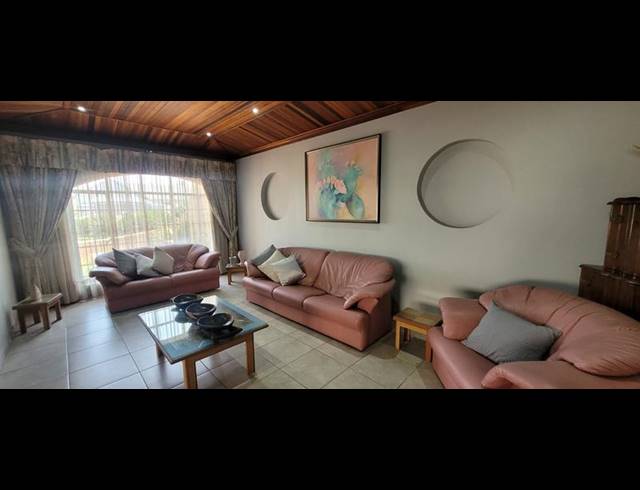 5 BEDROOM HOUSE FOR SALE IN BRACKENHURST